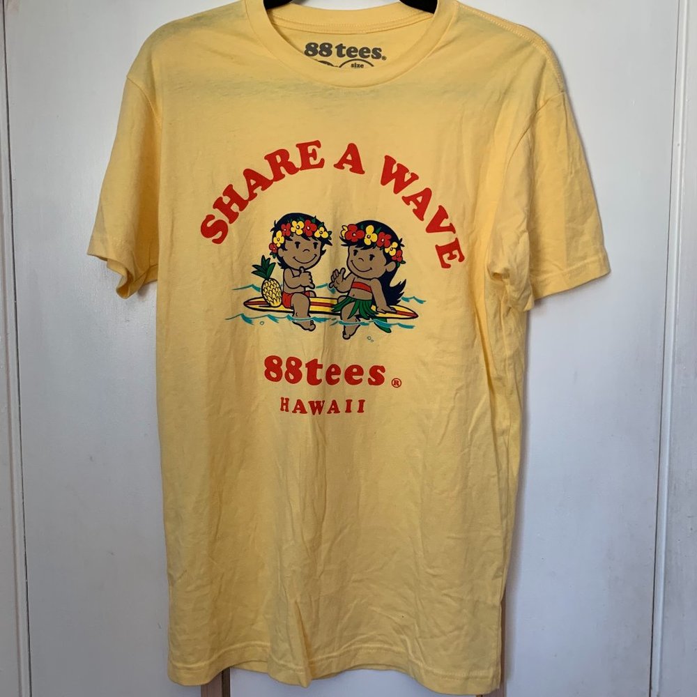 88 Tees Share a Wave Yellow Hawaii Shirt Sz Small